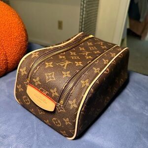 Dupe toiletry bag